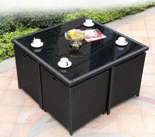 La mesa de comedor cuadrada al aire libre del jardín de la rota con superior de cristal impermeabiliza