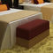 Conjuntos de dormitorio de los muebles del cuarto de invitados del estilo del hotel con las dos camas de madera